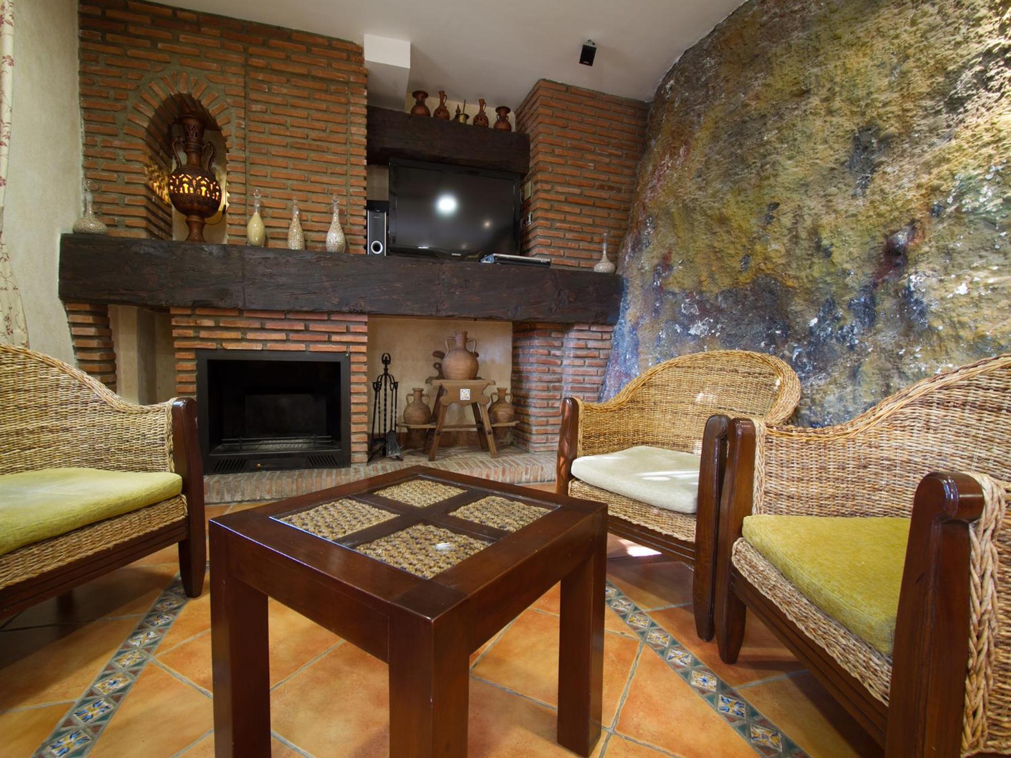 La Higuera Hotel 2*